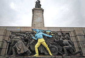 РФ расследует осквернение памятников советским воинам в Литве