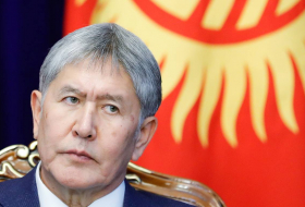 Экс-президента Киргизии Атамбаева увезли из суда на скорой помощи