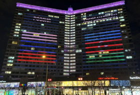 Здание на Арбате в Москве окрасилось в цвета азербайджанского триколора
