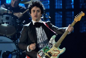 Фронтмен Green Day откажется от гражданства США из-за отмены права на аборты
