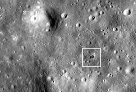 Аппарат LRO обнаружил загадочный двойной кратер от неизвестной ракеты, упавшей на Луну
