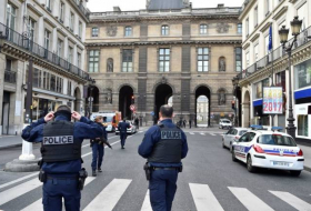 В Париже трем подозреваемым в пособничестве терроризму предъявили обвинения
