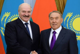Назарбаев обсудил с Лукашенко ситуацию в постсоветских странах
