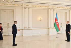 Президент Ильхам Алиев принял верительные грамоты новоназначенного посла Швеции