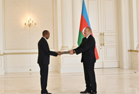 Ильхам Алиев принял верительные грамоты нового посла Руанды в Азербайджане
