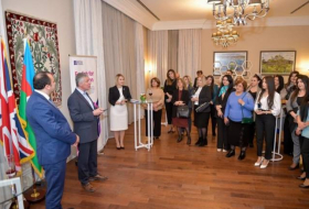 Посол Великобритании встретился с азербайджанскими учителями

