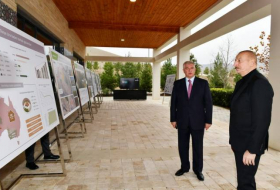 Президент Ильхам Алиев ознакомился с условиями, созданными в агропарке 