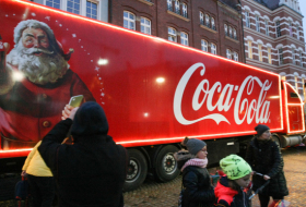 В Бухаресте загорелся знаменитый грузовик из рекламы Coca-Cola

