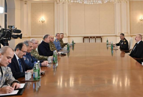 Президент Ильхам Алиев принял делегацию во главе с министром национальной обороны Турции
