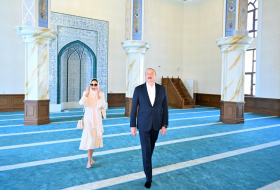 Ильхам Алиев и Мехрибан Алиева приняли участие в открытии мечети Джума  