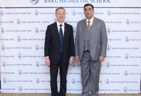 Ректор китайского вуза посетил Бакинскую высшую школу нефти
