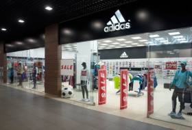 СМИ: Adidas хочет продать бизнес в России