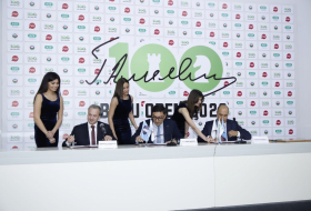 Подписан договор о проведении соревнований на Кубок мира по шахматам в Баку
