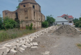 В Хачмазе снесли незаконное сооружение в охранной зоне исторического памятника
