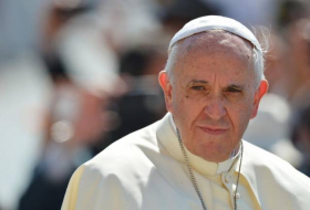 Ватикан: Папа Римский вернулся к работе после операции
