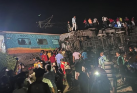 В Индии при столкновении двух поездов погибли и пострадали десятки человек
