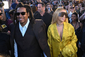 Бейонсе и Jay-Z появились с опозданием на шоу Louis Vuitton
