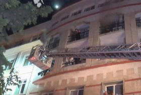 В центре Стамбула загорелся отель
