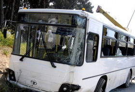 В Баку столкнулись автобус и автомобиль: погибли два человека