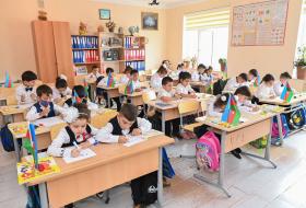 В Азербайджане начинается электронное перемещение учащихся школ