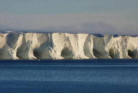 Айсберг размером втрое больше Нью-Йорка сорвался с мели спустя 37 лет
