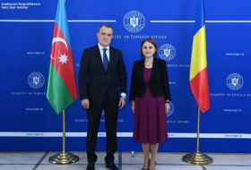 Проходит встреча глав МИД Азербайджана и Румынии