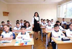 В школах Баку обучается более 505 тыс. учеников
