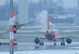 Аэропорт Мюнхена отменил более 320 рейсов из-за сильного снегопада -ФОТО
