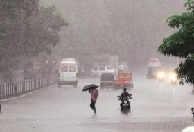 Число погибших при ударе циклона по юго-востоку Индии достигло 12 человек
