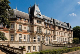 Почти полмиллиарда евро: во Франции продают бывший замок короля Марокко
