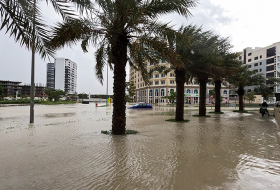 ​Жители ОАЭ готовятся к проливным дождям и наводнениям
