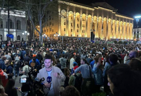 В центре Тбилиси выросло число участников протестов против закона об иноагентах
