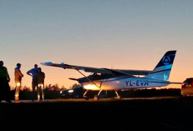 В Латвии самолет совершил аварийную посадку на шоссе
