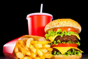 Основная угроза фастфуда для человека кроется не в калориях