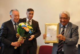 Академик Ариф Пашаев награжден «Золотым почетным знаком»