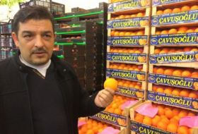 Турецкие бизнесмены раздали бедным фрукты, попавшие под санкции России - ВИДЕО