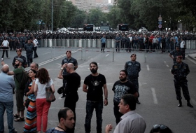 В Ереване снова собираются митингующие - ПРЯМАЯ ТРАНСЛЯЦИЯ