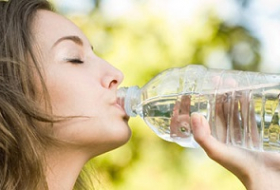 Ученые: Недостаток воды приводит к ожирению
