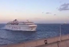 Паром со 140 пассажирами врезался в пирс на Канарских островах