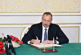 Ильхам Алиев посетил посольство Ирана в Азербайджане - ФОТО