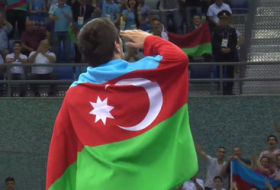Азербайджанский борец прошел строевым шагом и отдал честь Президенту Азербайджана - ВИДЕО