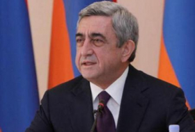 На порог президента Армении подложили навоз