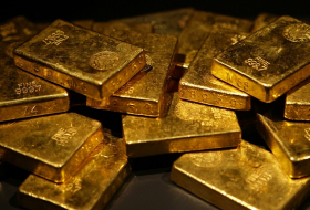 Цена на золото на мировых биржах снижается